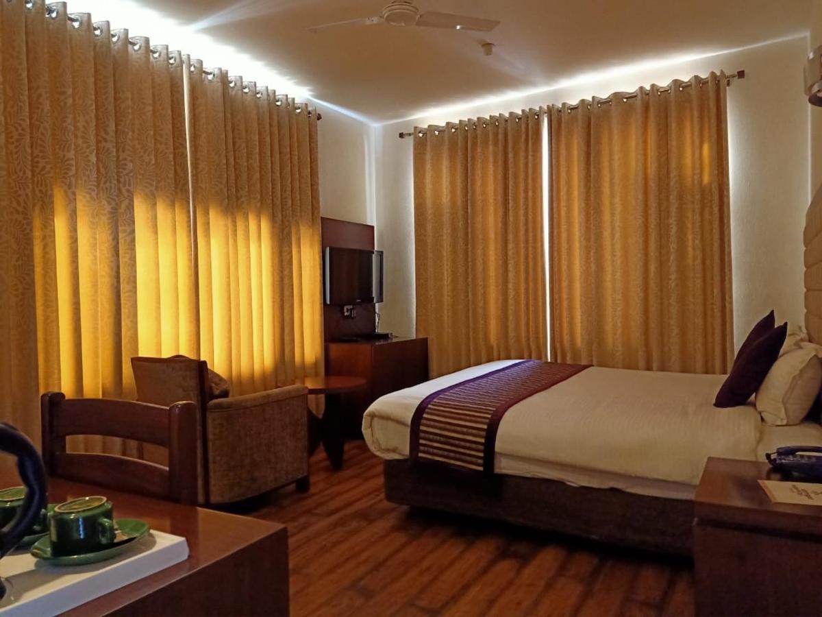 Hotel Shingar Regency Manāli Exteriér fotografie