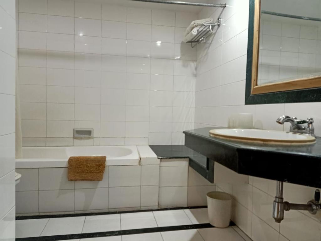 Hotel Shingar Regency Manāli Exteriér fotografie